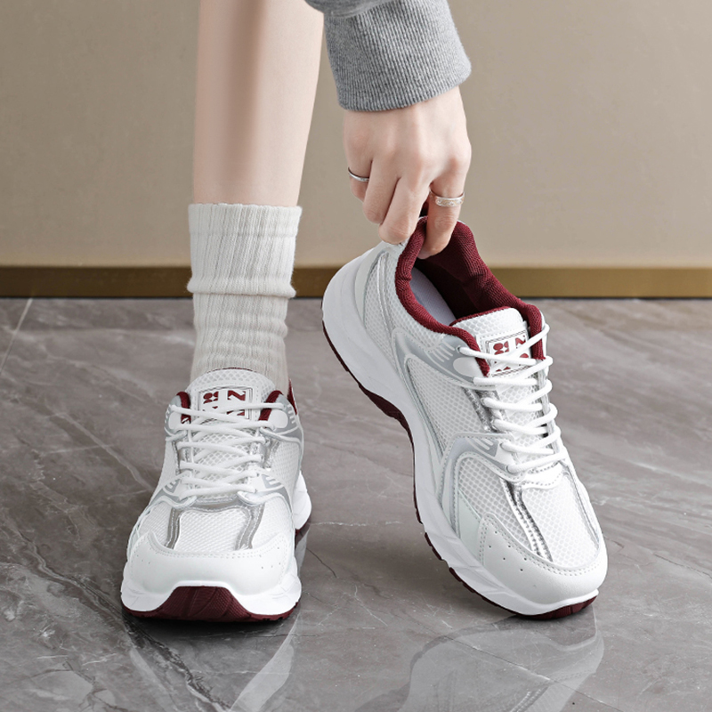 أحذية رياضية نسائية بتصميم عصر - مراجعة Women'S Fashion Tennis Shoes وسعره