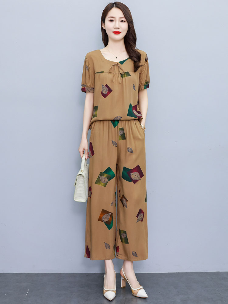 ملابس صيفية راقية للأمهات 2025 - مراجعة Women Fashion Over The Years وسعره